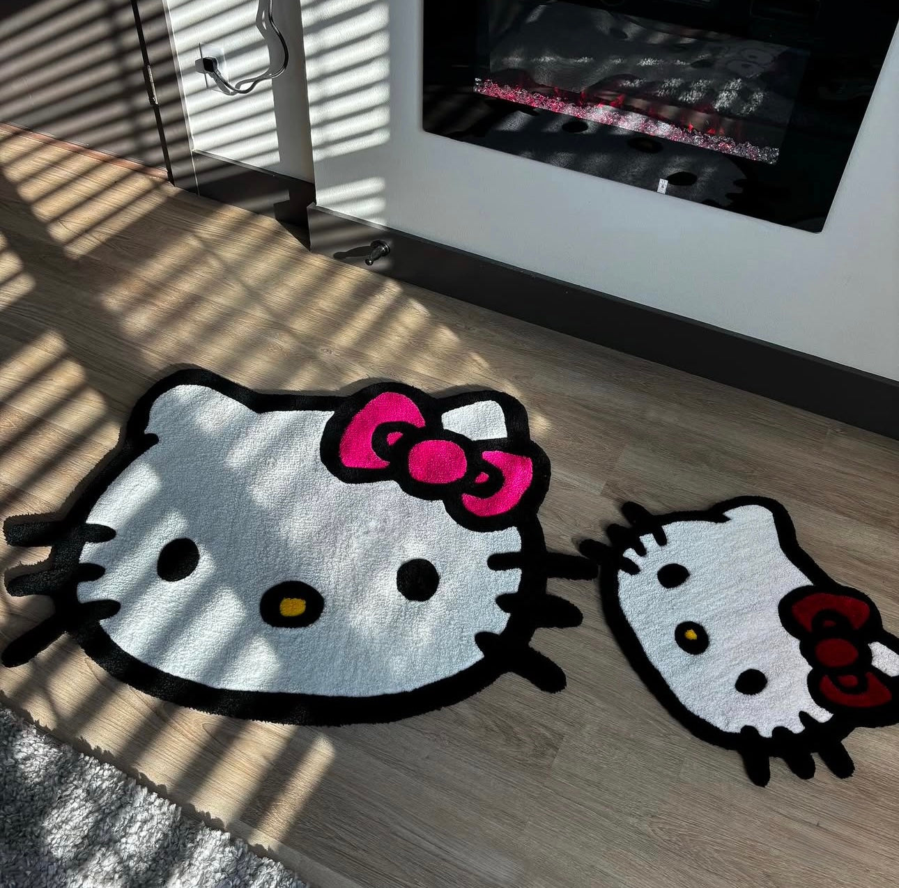 “HELLO KITTY”